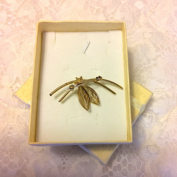 Vintage Hand Carved Ivory Gold Tone Brooch Jewelry Pin - Picture 9 of 9